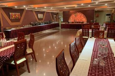 酒店 Konak