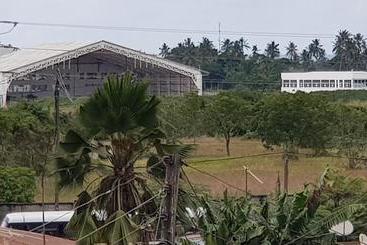 هتل B10 Airport Lodge