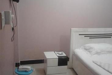 هتل B10 Airport Lodge