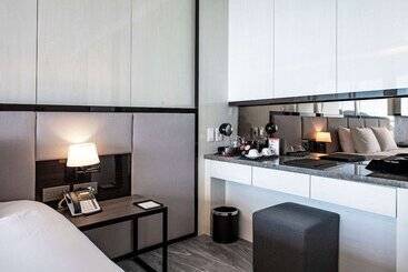 هتل Ramada Suites By Wyndham Geoje