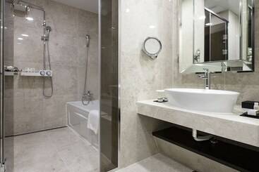 هتل Ramada Suites By Wyndham Geoje