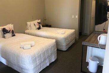 هتل Teschemakers Resort