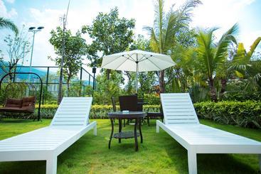هتل Xishuangbanna Yajule City Golf