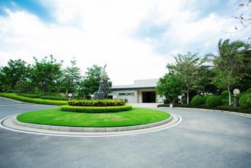 هتل Xishuangbanna Yajule City Golf