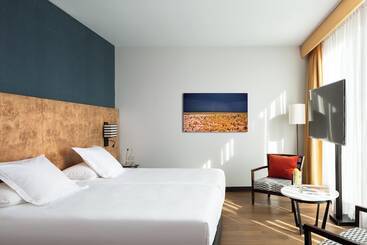 Debaines Hotel Santiago - Santiago
