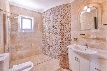 هاستل Hill House Adult Only