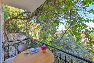 هاستل Hill House Adult Only