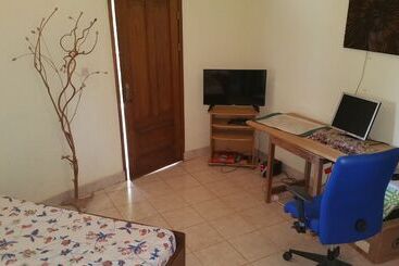 تختخواب و صبحانه Centre Marilen