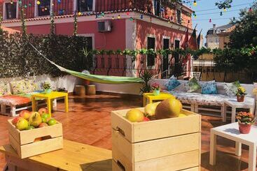 Cascais Terrace Fruit Point   Hostel