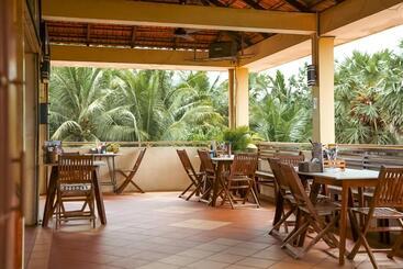هاستل Karma Traders Kampot