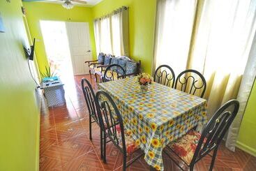 تختخواب و صبحانه Magnfred S Place Batanes