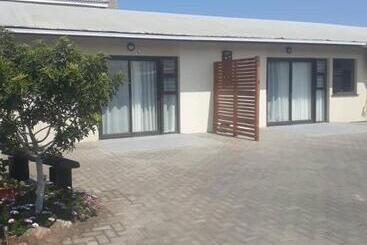 تختخواب و صبحانه Sunflower Self Catering