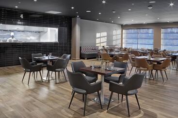 هتل Element Edmonton West