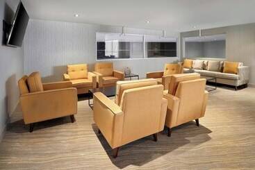 هتل The Westin Calgary Airport