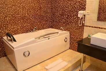 Seasons Hotel & Spa