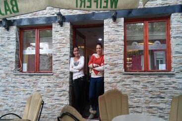 تختخواب و صبحانه Bed&breakfast Intermezzo Caffe