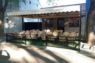 تختخواب و صبحانه Bed&breakfast Intermezzo Caffe