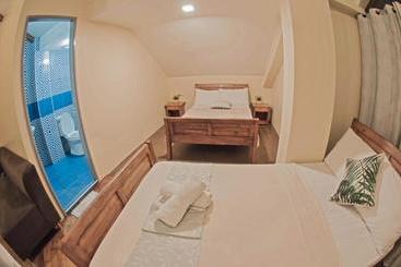 تختخواب و صبحانه The Half House By Elmar Cabin