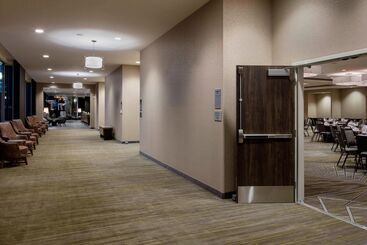 هتل Courtyard By Marriott Prince George
