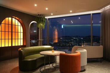 هتل Courtyard By Marriott Seoul Botanic Park