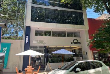 هتل Days Inn & Suites By Wyndham La Plata