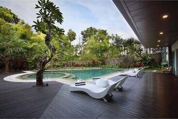 هتل Del Cielo Villa Jimbaran