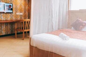 هتل Duomo And Suites