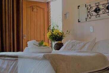 هتل Eldorado Lodge Cc