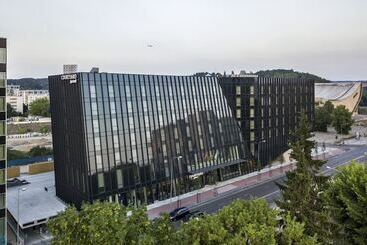 هتل Courtyard By Marriott Vilnius City Center