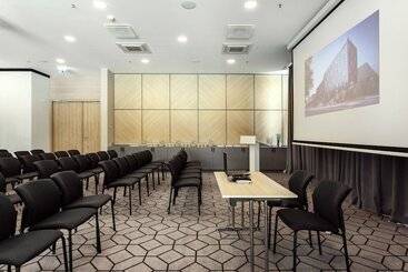 هتل Courtyard By Marriott Vilnius City Center