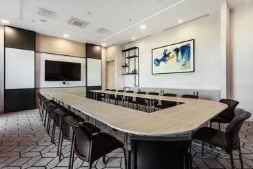 هتل Courtyard By Marriott Vilnius City Center