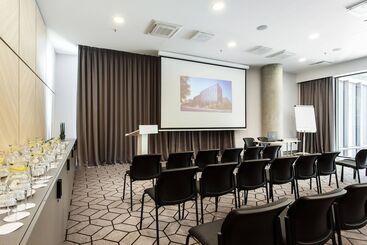 هتل Courtyard By Marriott Vilnius City Center