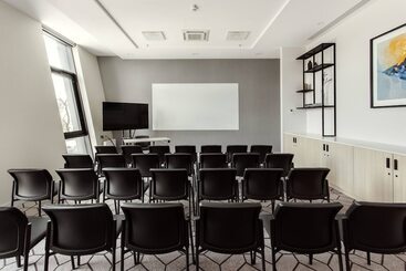 هتل Courtyard By Marriott Vilnius City Center