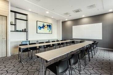 هتل Courtyard By Marriott Vilnius City Center