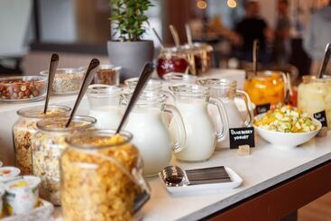 هتل Courtyard By Marriott Vilnius City Center
