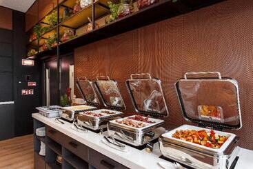 هتل Courtyard By Marriott Vilnius City Center