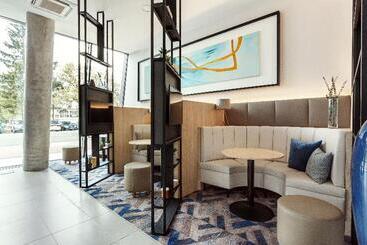 هتل Courtyard By Marriott Vilnius City Center