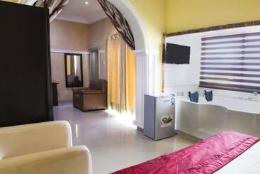 هتل Hampton Towers And Spa