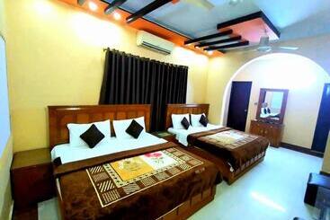 هتل Royal Residency Guest House Karachi
