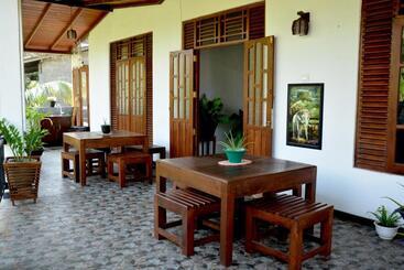 هتل Sumimal Resort Polhena