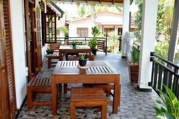 هتل Sumimal Resort Polhena