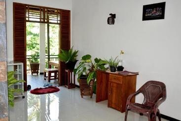 هتل Sumimal Resort Polhena