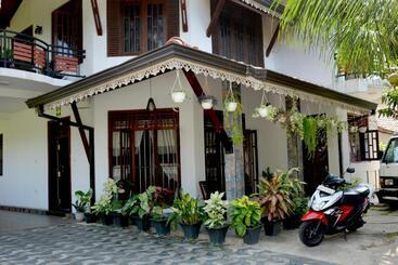 هتل Sumimal Resort Polhena