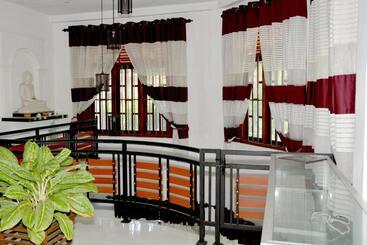 هتل Sumimal Resort Polhena