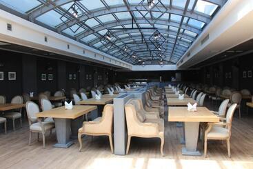 Sky Hotel Baku