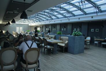 Sky Hotel Baku