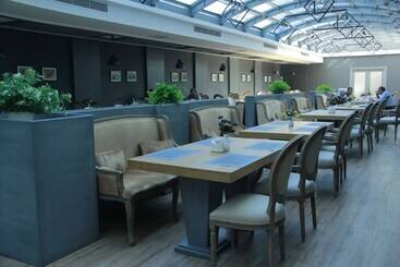 Sky Hotel Baku