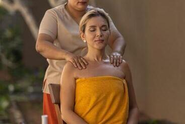 هتل Heritance Ayurveda   All Meals And Treatments