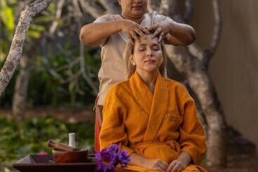هتل Heritance Ayurveda   All Meals And Treatments