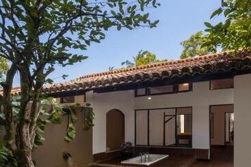 هتل Heritance Ayurveda   All Meals And Treatments